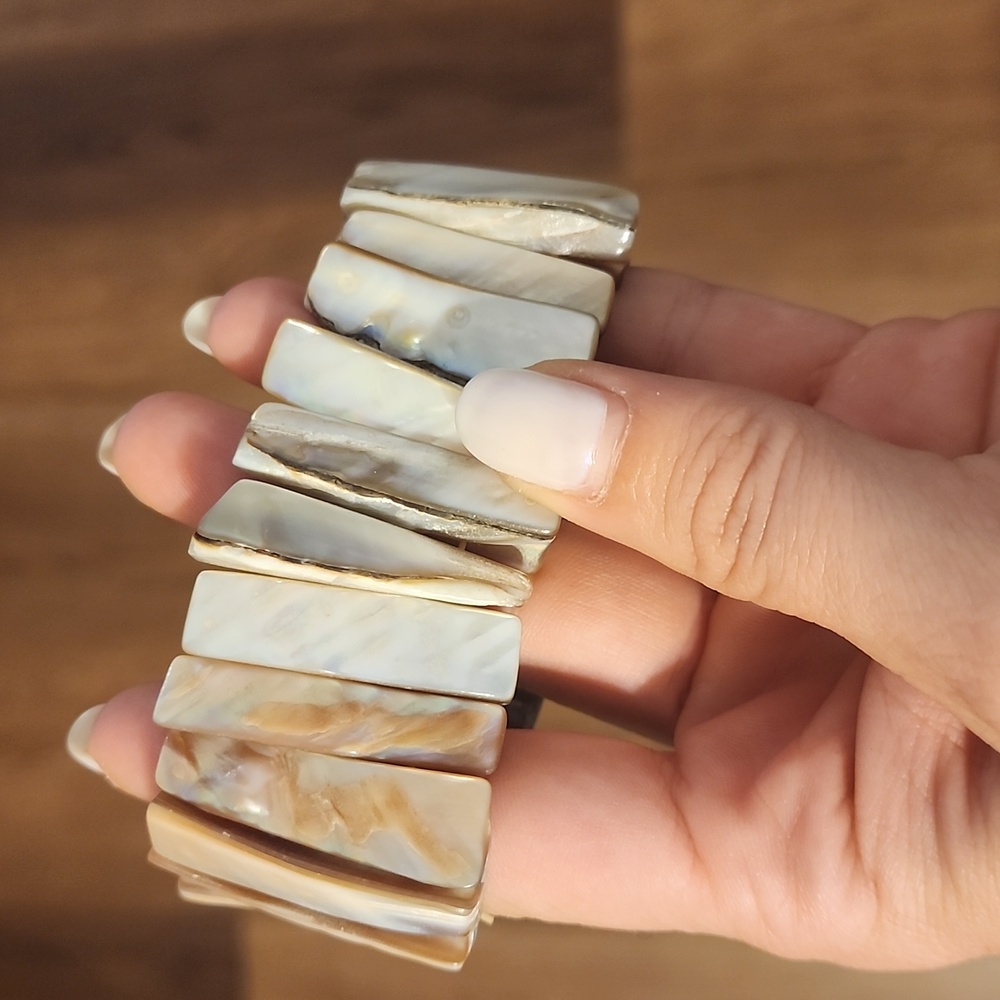 Shell Bracelet - Picture 3 of 3